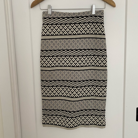 H&M Dresses & Skirts - Pencil Skirt